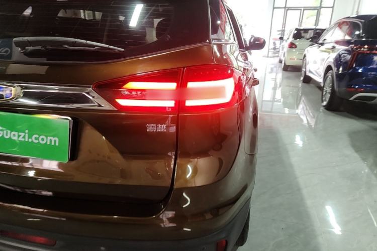 Used Geely Auto Emgrand X7 Sport 2018 1.8TD Automatic Two-Wheel Drive Smart Connect 4G Internet Edition Right Rear Taillight