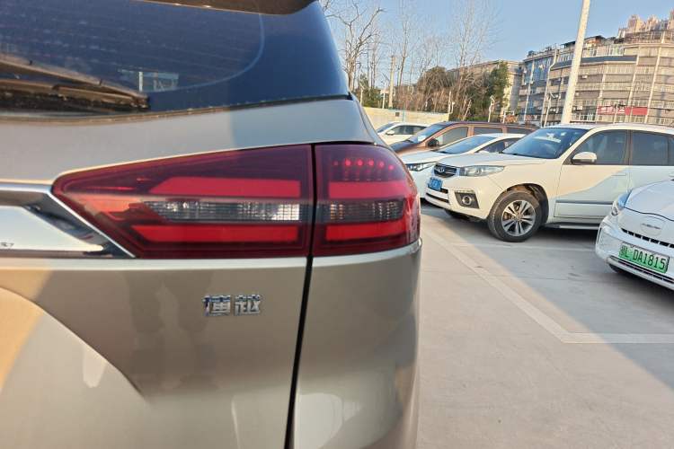 Used Geely Auto Emgrand X7 Sport 2018 1.8TD Automatic Two-Wheel Drive Smart Connect 4G Internet Edition Right Rear Taillight