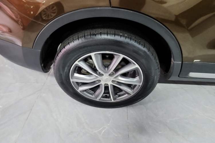 Used Geely Auto Emgrand X7 Sport 2018 1.8TD Automatic Two-Wheel Drive Smart Connect 4G Internet Edition Right Rear Wheel Hub