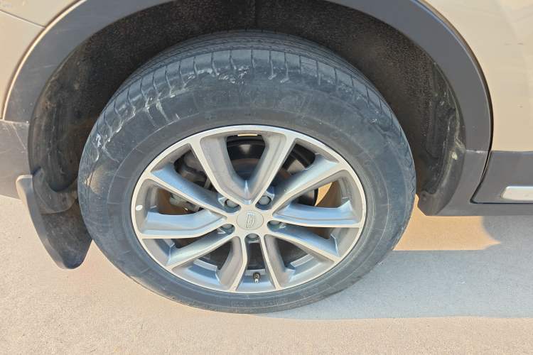 Used Geely Auto Emgrand X7 Sport 2018 1.8TD Automatic Two-Wheel Drive Smart Connect 4G Internet Edition Right Rear Wheel Hub
