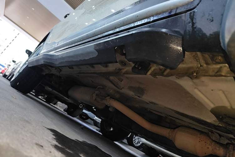 Used Geely Auto Emgrand X7 Sport 2018 1.8TD Automatic Two-Wheel Drive Smart Connect 4G Internet Edition Right Side Sill