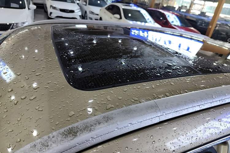 Used Geely Auto Emgrand X7 Sport 2018 1.8TD Automatic Two-Wheel Drive Smart Connect 4G Internet Edition Roof