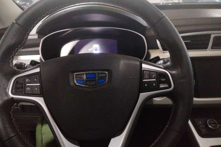 Used Geely Auto Emgrand X7 Sport 2018 1.8TD Automatic Two-Wheel Drive Smart Connect 4G Internet Edition Steering Wheel