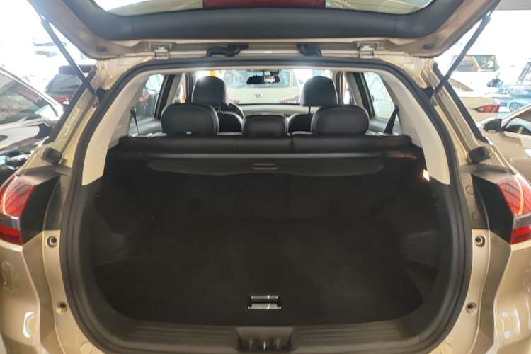 Used Geely Auto Emgrand X7 Sport 2018 1.8TD Automatic Two-Wheel Drive Smart Connect 4G Internet Edition Trunk