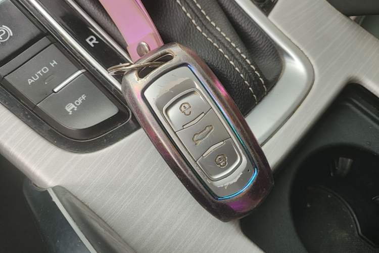Used Geely Auto Emgrand X7 Sport 2018 1.8TD Automatic Two-Wheel Drive Smart Connect 4G Internet Edition Vehicle Key