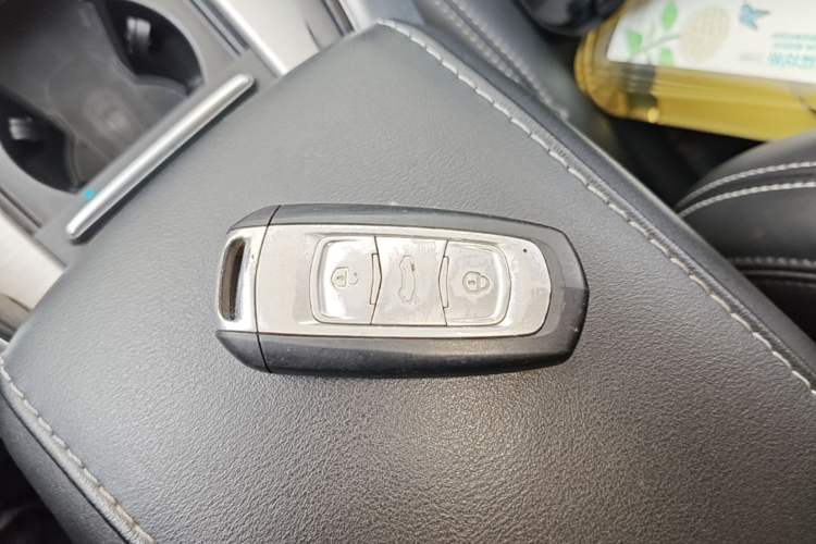 Used Geely Auto Emgrand X7 Sport 2018 1.8TD Automatic Two-Wheel Drive Smart 4G Connected Version Vehicle Key