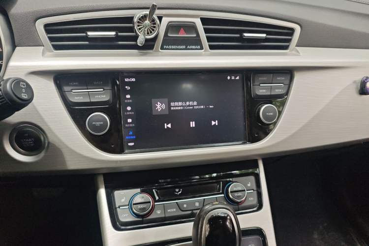 Used Geely Auto Emgrand X7 Sport 2018 1.8TD Automatic Two-Wheel Drive Smart Connect 4G Internet Edition Audio And AC Panel