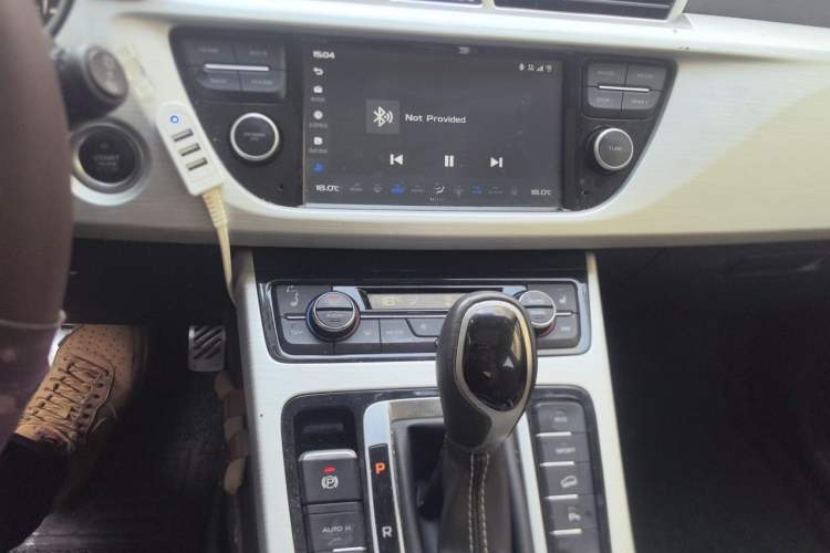 Used Geely Auto Emgrand X7 Sport 2018 1.8TD Automatic Two-Wheel Drive Smart Connect 4G Internet Edition Audio And AC Panel