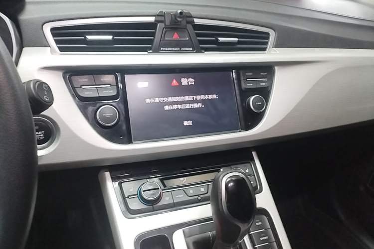 Used Geely Auto Emgrand X7 Sport 2018 1.8TD Automatic Two-Wheel Drive Smart Connect 4G Internet Edition Audio And AC Panel