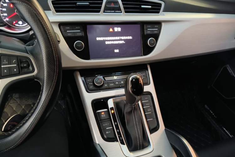 Used Geely Auto Emgrand X7 Sport 2018 1.8TD Automatic Two-Wheel Drive Zhiya Model Audio And AC Panel