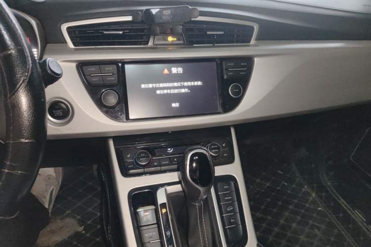 Used Geely Auto Emgrand X7 Sport 2018 1.8TD Automatic Two-Wheel Drive Smart Connect 4G Internet Edition Audio And AC Panel