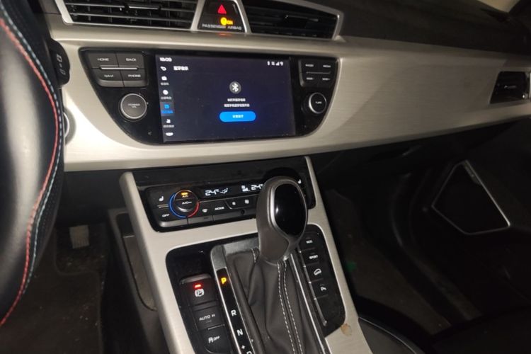 Used Geely Auto Emgrand X7 Sport 2018 1.8TD Automatic Two-Wheel Drive Smart Connect 4G Internet Edition Audio And AC Panel