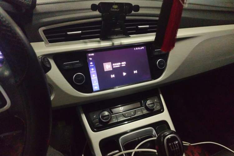 Used Geely Auto Emgrand X7 Sport 2018 1.8TD Manual Two-Wheel Drive Smart Connect 4G Internet Edition Audio And AC Panel