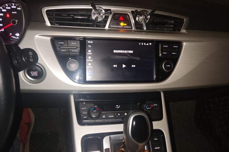 Used Geely Auto Emgrand X7 Sport 2018 1.8TD Automatic Two-Wheel Drive ZhiZun Model with 4G Connectivity Audio And AC Panel