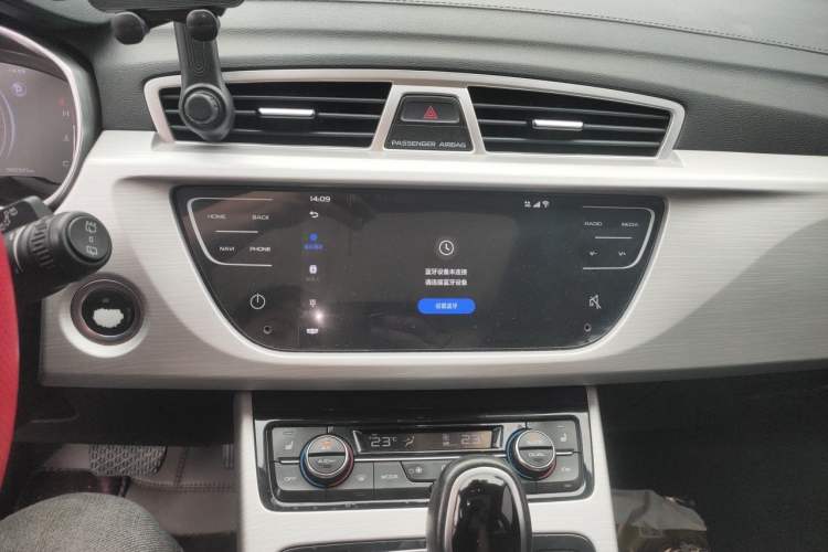 Used Geely Auto Emgrand X7 Sport 2018 1.8TD Automatic Two-Wheel Drive Smart 4G Connected Version Audio And AC Panel