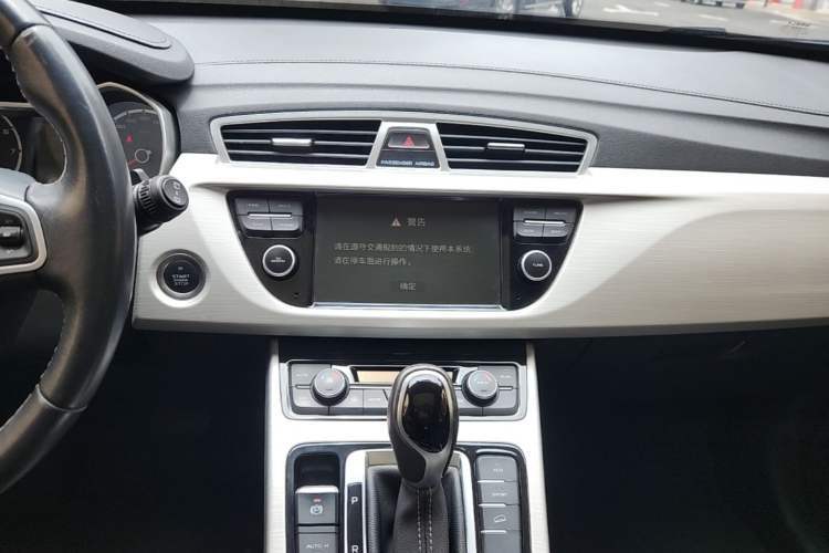 Used Geely Auto Emgrand X7 Sport 2018 1.8TD Automatic Two-Wheel Drive Zhiya Model Audio And AC Panel