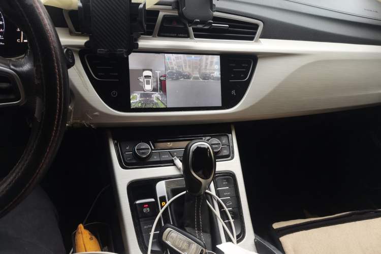 Used Geely Auto Emgrand X7 Sport 2018 1.8TD Automatic Two-Wheel Drive Smart 4G Connected Version Audio And AC Panel