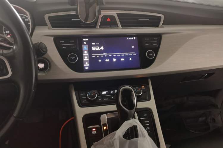 Used Geely Auto Emgrand X7 Sport 2018 1.8TD Automatic Two-Wheel Drive Zhiya Model Audio And AC Panel