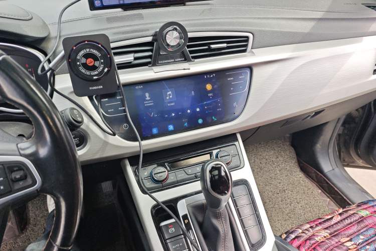 Used Geely Auto Emgrand X7 Sport 2018 1.8TD Automatic Two-Wheel Drive ZhiZun Model with 4G Connectivity Audio And AC Panel