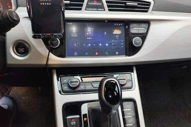 Used Geely Auto Emgrand X7 Sport 2018 1.8TD Automatic Two-Wheel Drive Smart Connect 4G Internet Edition Audio And AC Panel
