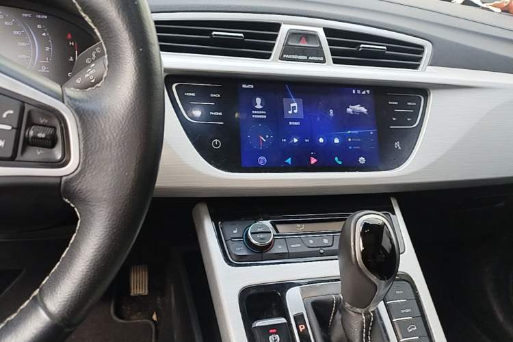 Used Geely Auto Emgrand X7 Sport 2018 1.8TD Automatic Two-Wheel Drive Smart 4G Connected Version Audio And AC Panel