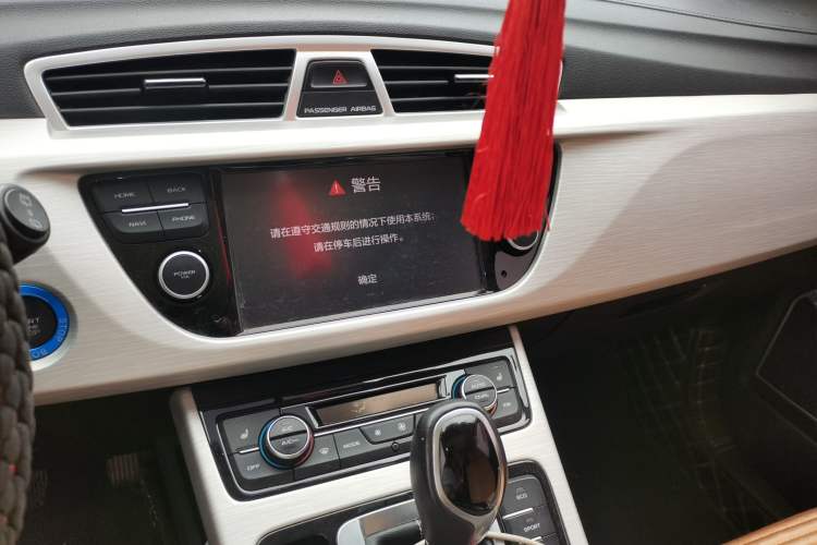 Used Geely Auto Emgrand X7 Sport 2018 1.8TD Automatic Two-Wheel Drive Smart Connect 4G Internet Edition Audio And AC Panel