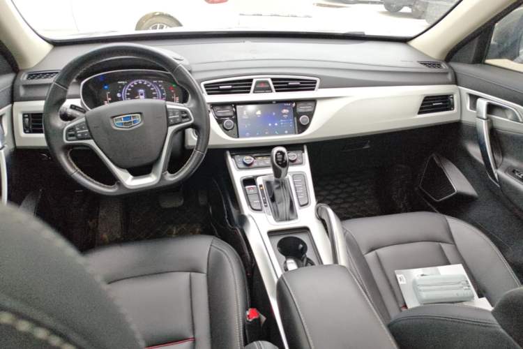 Used Geely Auto Emgrand X7 Sport 2018 1.8TD Automatic Two-Wheel Drive Smart Connect 4G Internet Edition Center Console