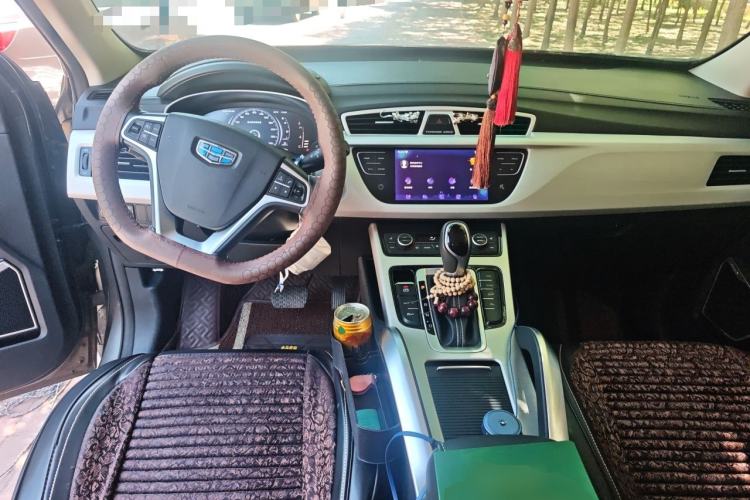 Used Geely Auto Emgrand X7 Sport 2018 1.8TD Automatic Two-Wheel Drive Smart 4G Connected Version Center Console