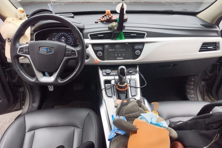 Used Geely Auto Emgrand X7 Sport 2018 1.8TD Automatic Two-Wheel Drive Smart Connect 4G Internet Edition Center Console