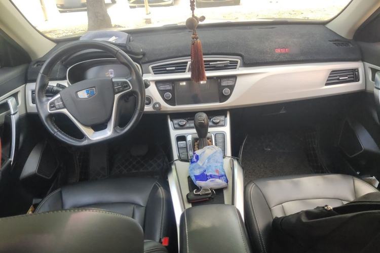 Used Geely Auto Emgrand X7 Sport 2018 1.8TD Automatic Two-Wheel Drive Smart Connect 4G Internet Edition Center Console