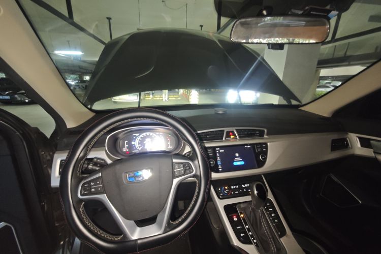 Used Geely Auto Emgrand X7 Sport 2018 1.8TD Automatic Two-Wheel Drive Smart Connect 4G Internet Edition Center Console