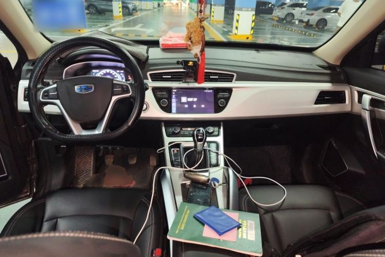 Used Geely Auto Emgrand X7 Sport 2018 1.8TD Manual Two-Wheel Drive Smart Connect 4G Internet Edition Center Console