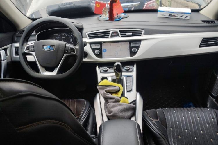 Used Geely Auto Emgrand X7 Sport 2018 1.8TD Automatic Two-Wheel Drive Smart Connect 4G Internet Edition Center Console