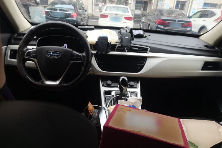 Used Geely Auto Emgrand X7 Sport 2018 1.8TD Automatic Two-Wheel Drive Smart 4G Connected Version Center Console
