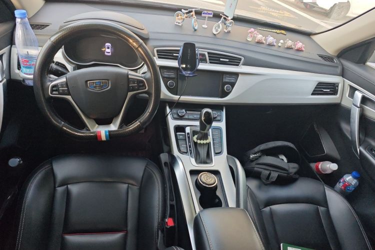 Used Geely Auto Emgrand X7 Sport 2018 1.8TD Automatic Two-Wheel Drive Smart Connect 4G Internet Edition Center Console