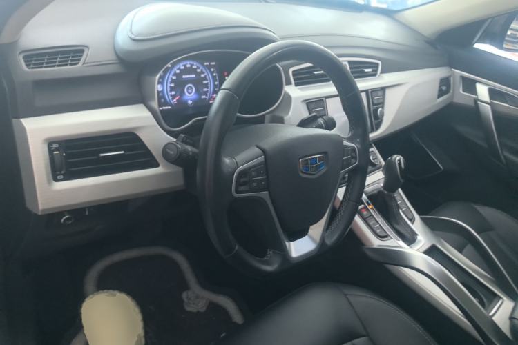 Used Geely Auto Emgrand X7 Sport 2018 1.8TD Automatic Two-Wheel Drive Smart Connect 4G Internet Edition Center Console