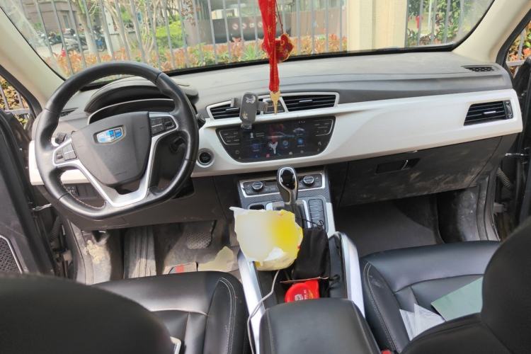 Used Geely Auto Emgrand X7 Sport 2018 1.8TD Automatic Two-Wheel Drive Smart 4G Connected Version Center Console