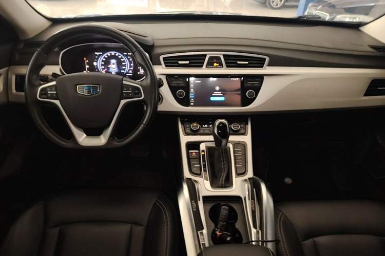 Used Geely Auto Emgrand X7 Sport 2018 1.8TD Automatic Two-Wheel Drive Smart Connect 4G Internet Edition Center Console