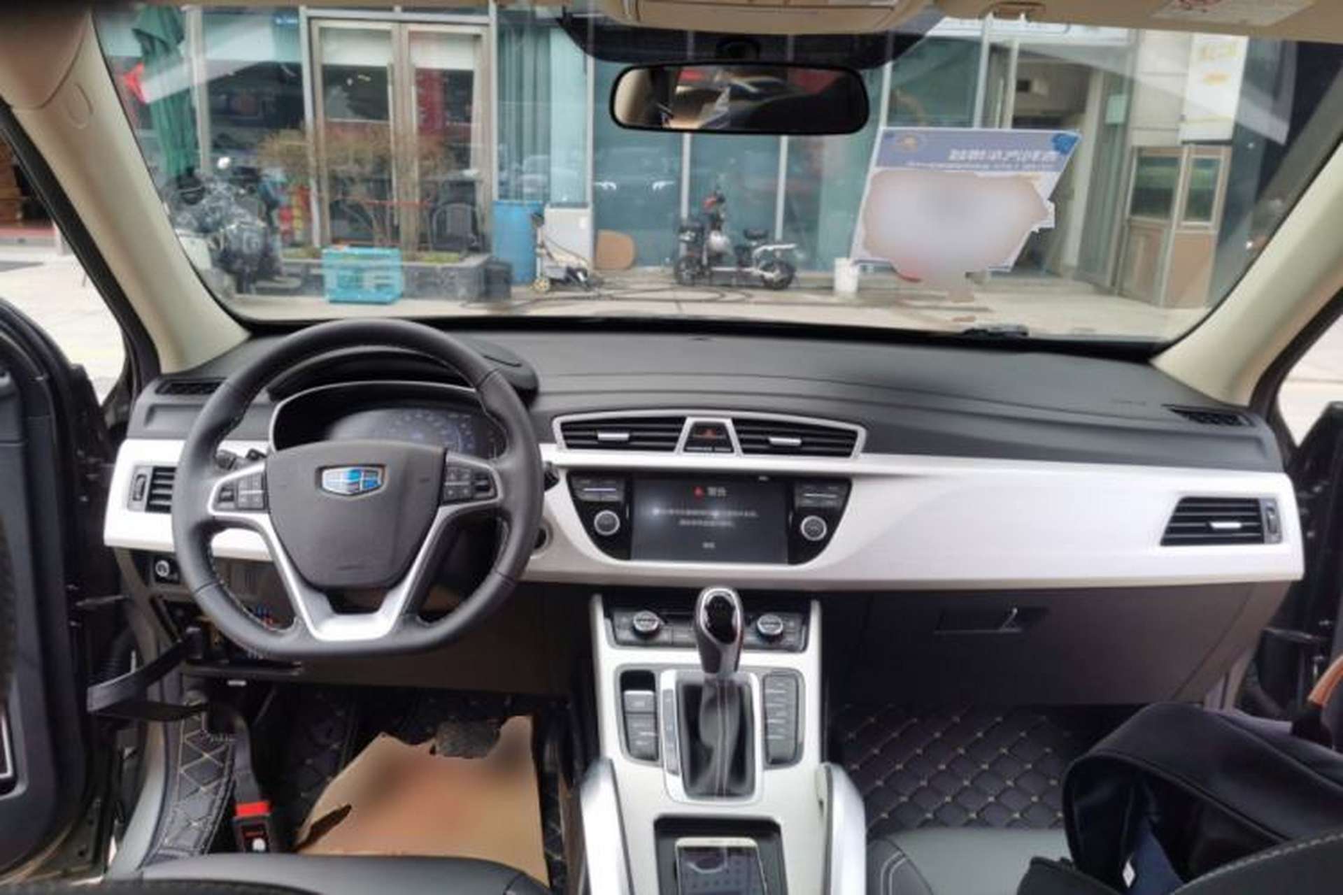 Used Geely Auto Emgrand X7 Sport 2018 1.8TD Automatic Two-Wheel Drive Smart Connect 4G Internet Edition Center Console