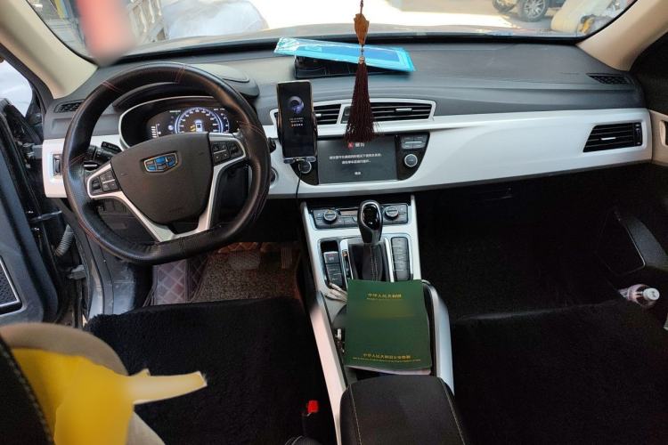 Used Geely Auto Emgrand X7 Sport 2018 1.8TD Automatic Two-Wheel Drive Smart Connect 4G Internet Edition Center Console