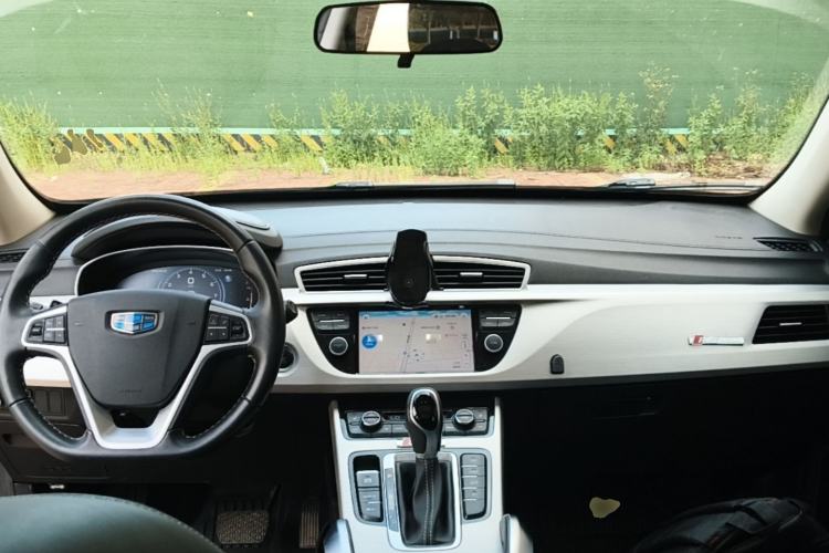 Used Geely Auto Emgrand X7 Sport 2018 1.8TD Automatic Two-Wheel Drive Smart Connect 4G Internet Edition Center Console