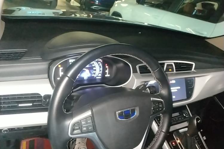 Used Geely Auto Emgrand X7 Sport 2018 1.8TD Automatic Two-Wheel Drive Smart 4G Connected Version Center Console