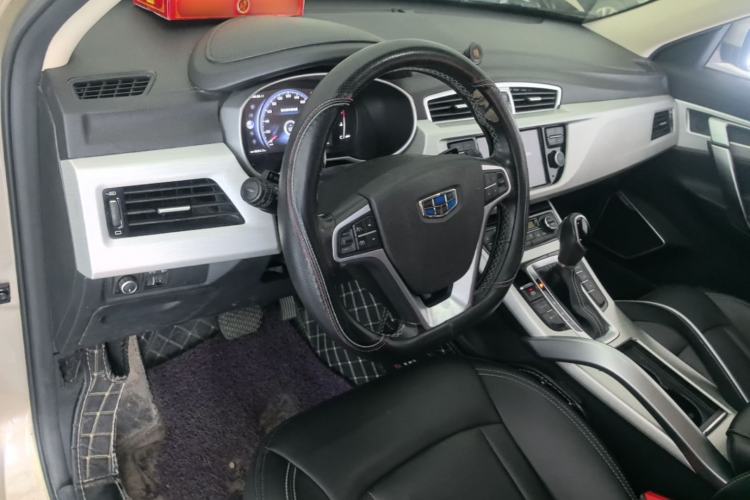 Used Geely Auto Emgrand X7 Sport 2018 1.8TD Automatic Two-Wheel Drive Smart Connect 4G Internet Edition Center Console