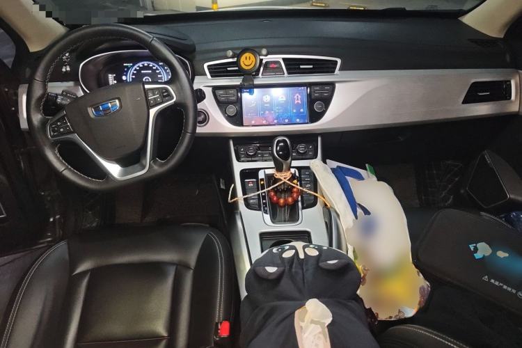Used Geely Auto Emgrand X7 Sport 2018 1.8TD Automatic Two-Wheel Drive Smart Connect 4G Internet Edition Center Console