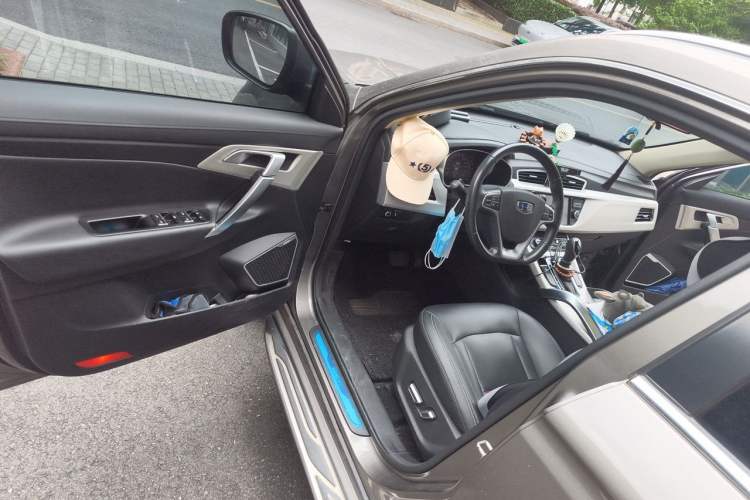 Used Geely Auto Emgrand X7 Sport 2018 1.8TD Automatic Two-Wheel Drive Smart Connect 4G Internet Edition Driver Seat