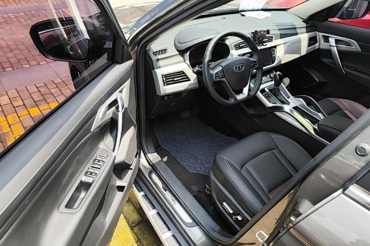 Used Geely Auto Emgrand X7 Sport 2018 1.8TD Automatic Two-Wheel Drive Smart Connect 4G Internet Edition Driver Seat