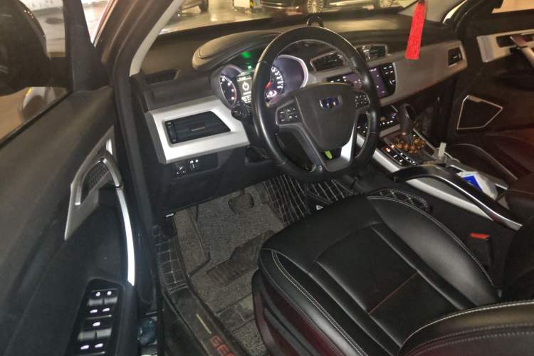 Used Geely Auto Emgrand X7 Sport 2018 1.8TD Automatic Two-Wheel Drive ZhiZun Model with 4G Connectivity Driver Seat
