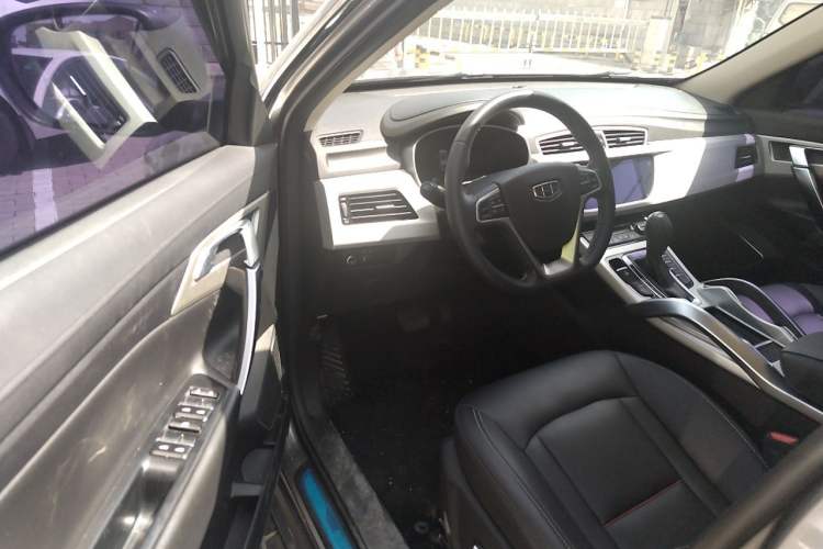 Used Geely Auto Emgrand X7 Sport 2018 1.8TD Automatic Two-Wheel Drive Smart Connect 4G Internet Edition Driver Seat
