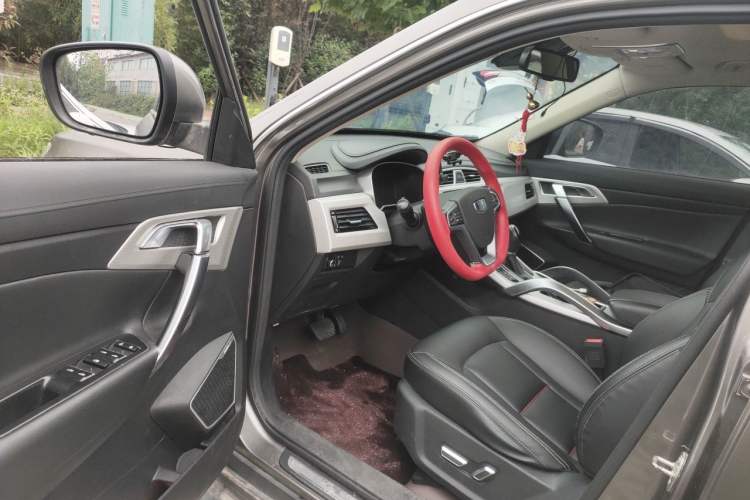 Used Geely Auto Emgrand X7 Sport 2018 1.8TD Automatic Two-Wheel Drive Smart 4G Connected Version Driver Seat