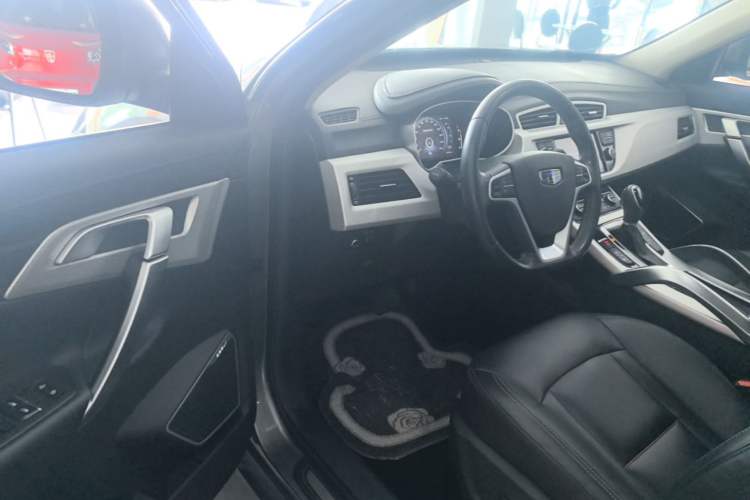Used Geely Auto Emgrand X7 Sport 2018 1.8TD Automatic Two-Wheel Drive Smart Connect 4G Internet Edition Driver Seat